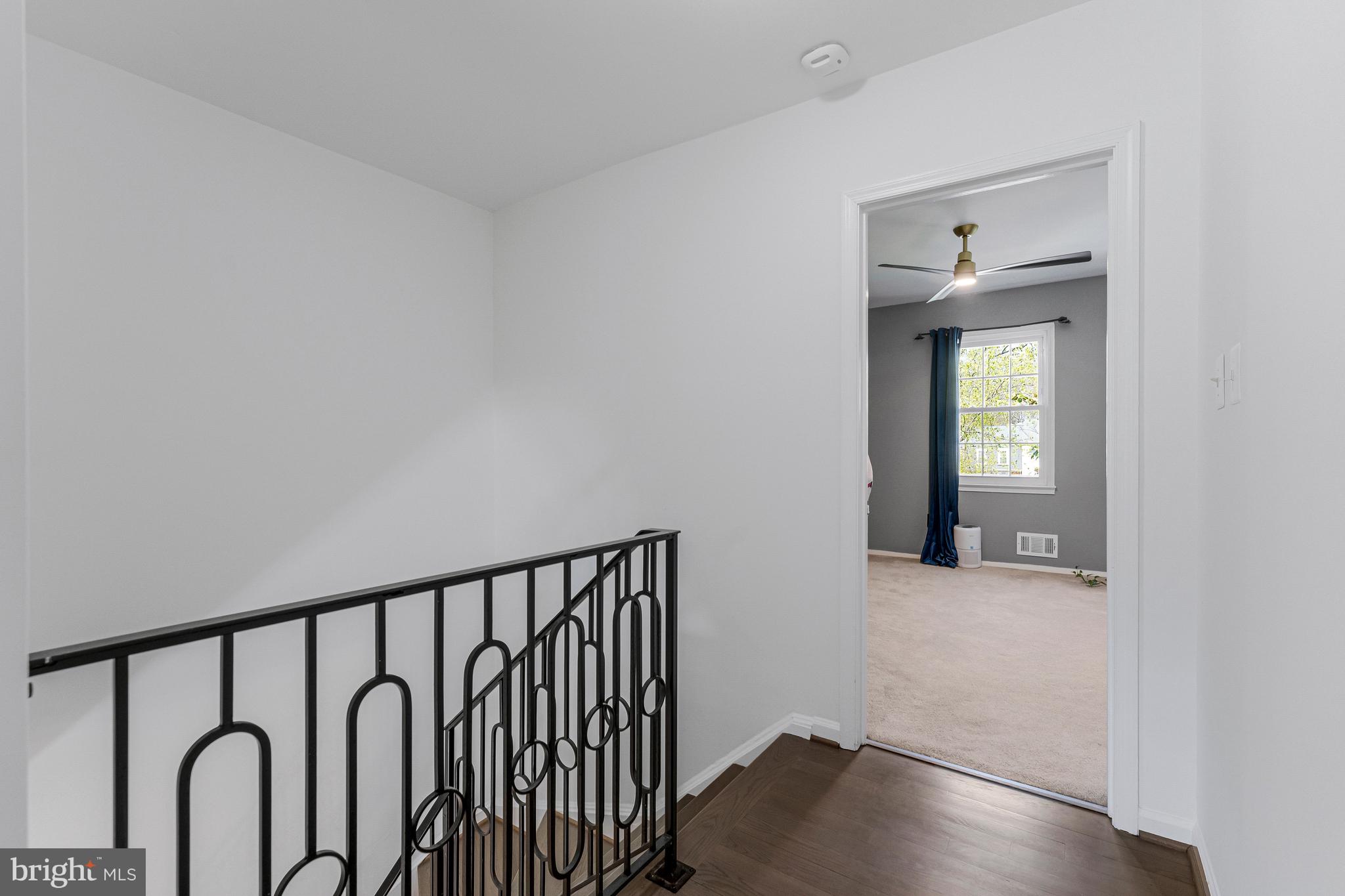11852 St Trinians Court Reston, VA 20191 - Photo 20 of 48 Upper level landing