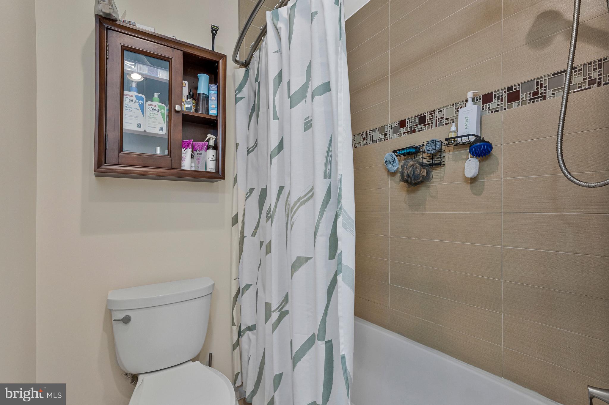 11852 St Trinians Court Reston, VA 20191 - Photo 32 of 48 Updated hall bathroom