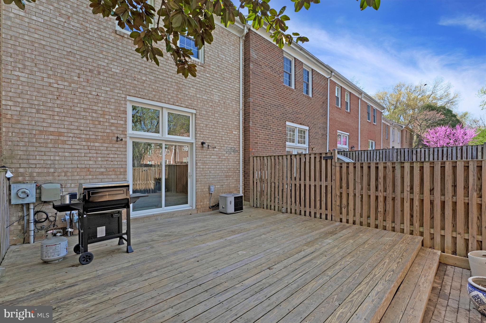 11852 St Trinians Court Reston, VA 20191 - Photo 34 of 48 Wonderful deck