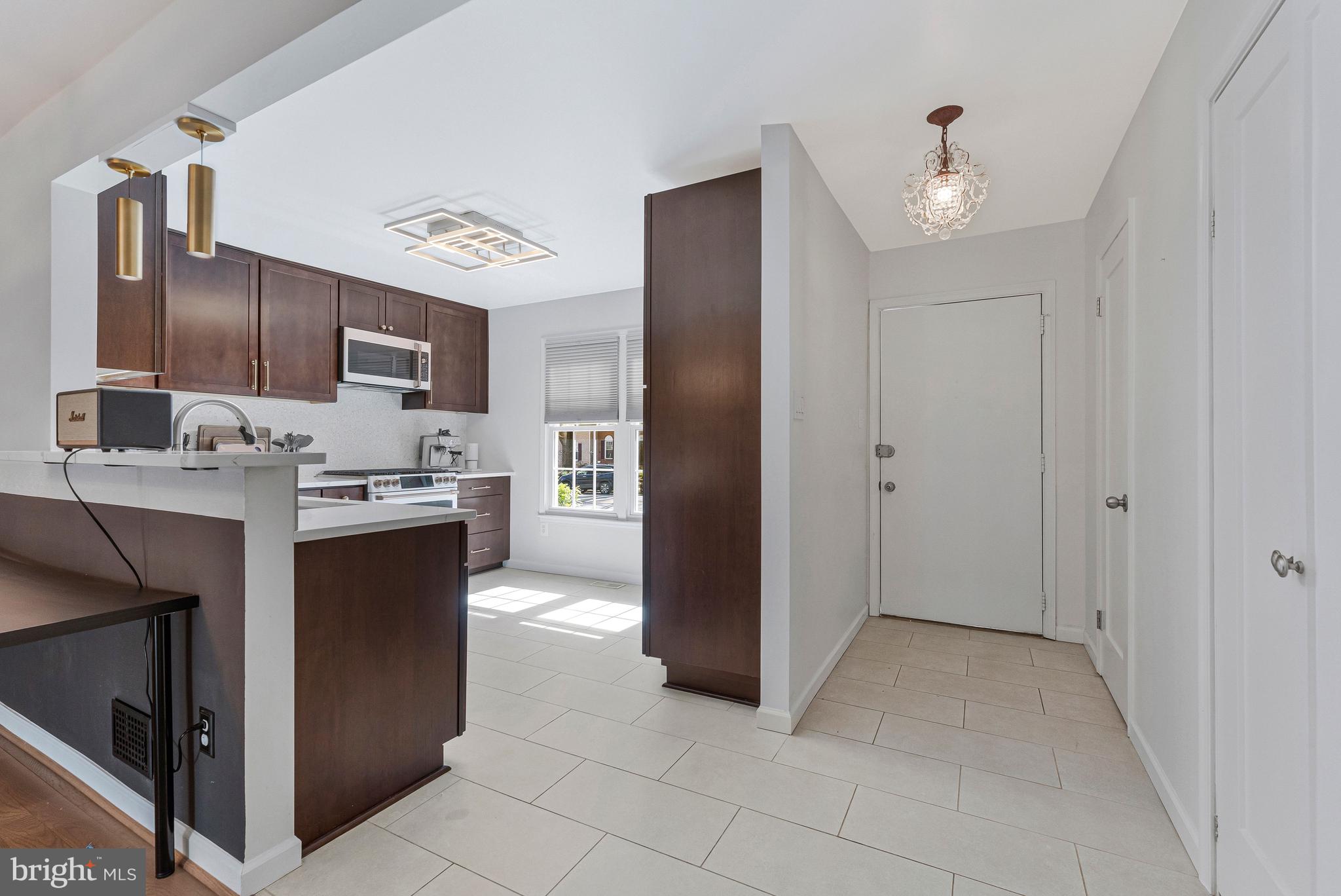 11852 St Trinians Court Reston, VA 20191 - Photo 3 of 48 Foyer opens to kitchen