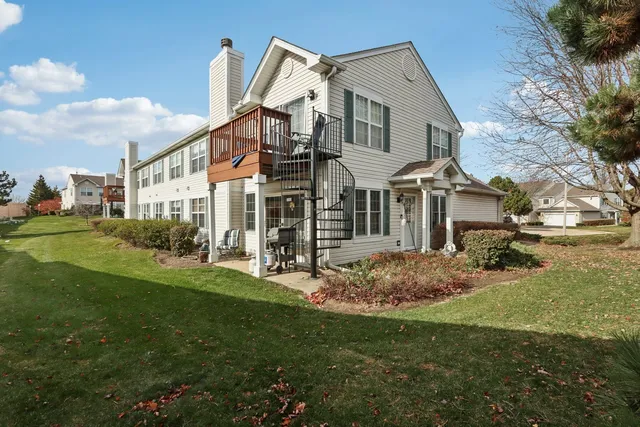 a view of a yard in front of a house