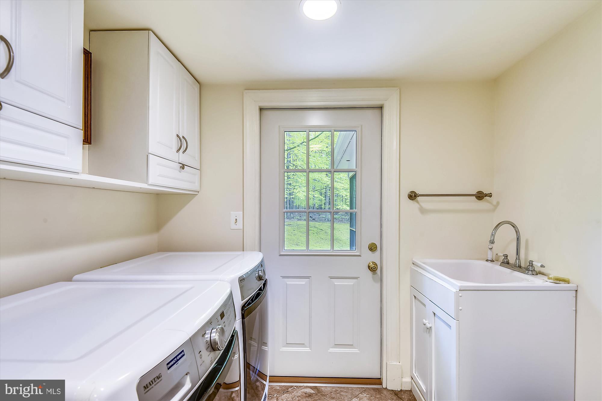 11615 Springtime Lane Fairfax Station, VA 22039 - Photo 22 of 38 a bathroom with a sink and a window