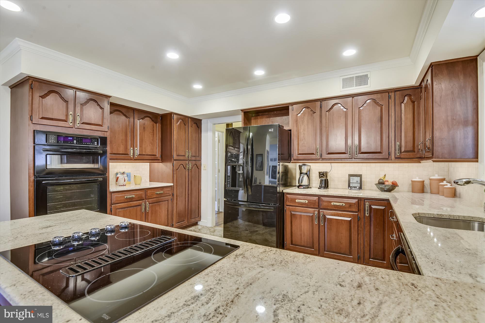 11615 Springtime Lane Fairfax Station, VA 22039 - Photo 8 of 38 a kitchen with stainless steel appliances granite countertop a refrigerator stove and sink