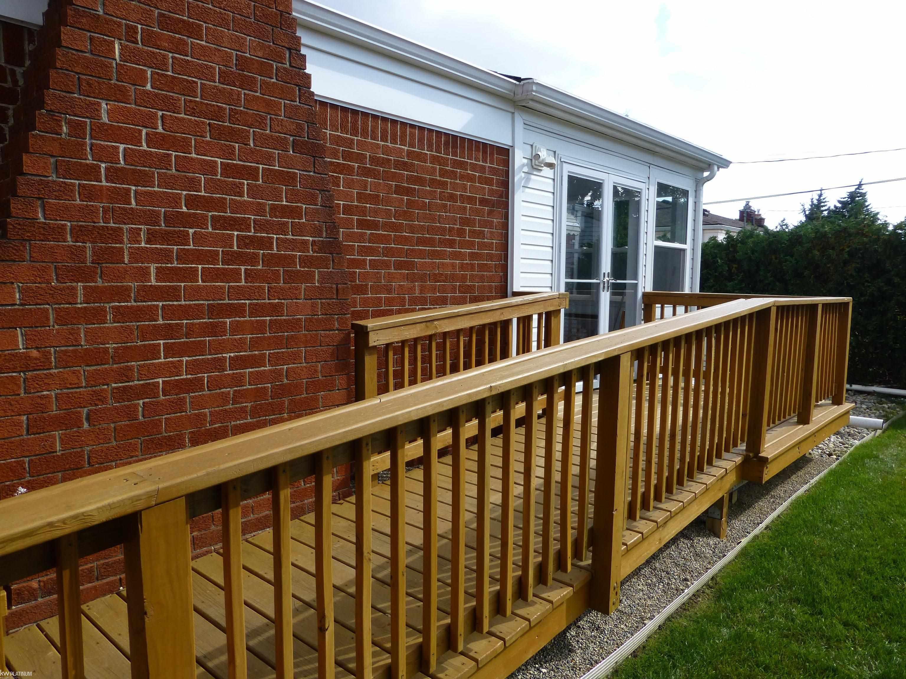 30029 Hayes Road Warren, MI 48088 - Photo 45 of 45 50124342-44.JPG