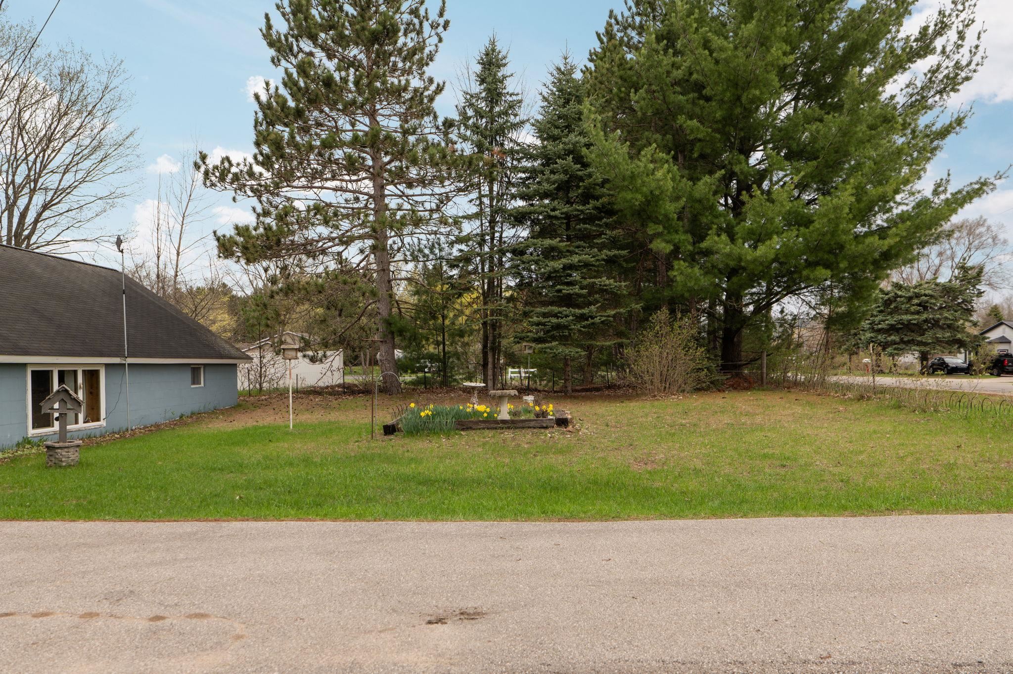 5257 Vance Road Grawn, MI 49637 - Photo 7 of 40