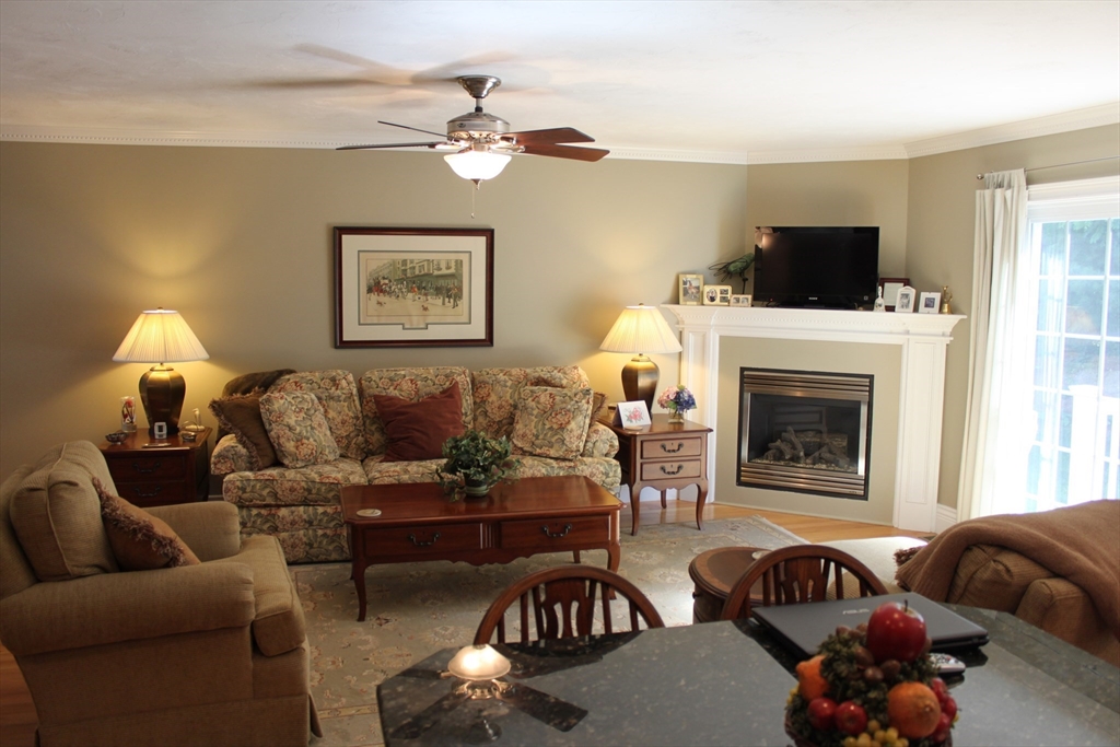 136 Pinewood Drive, Unit 8A Gardner, MA 01440 - Photo 3 of 15