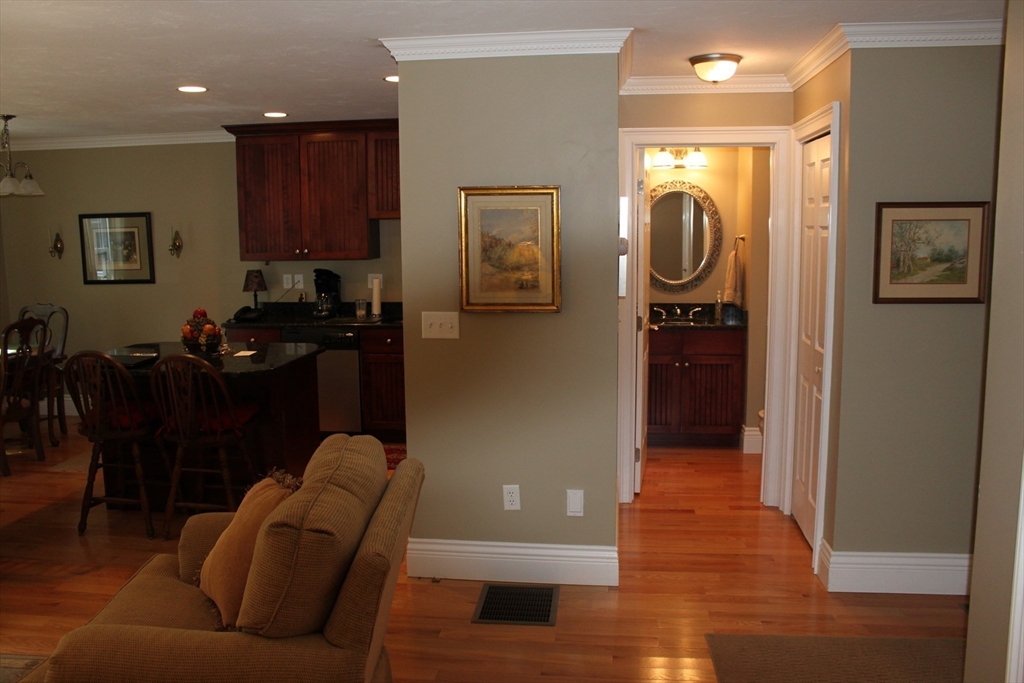 136 Pinewood Drive, Unit 8A Gardner, MA 01440 - Photo 5 of 15