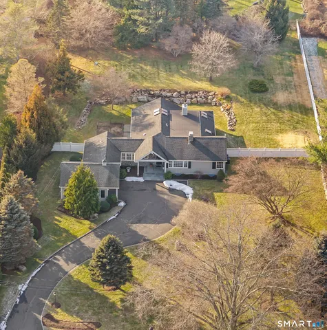 a view of a water fountain in the middle of a yard
