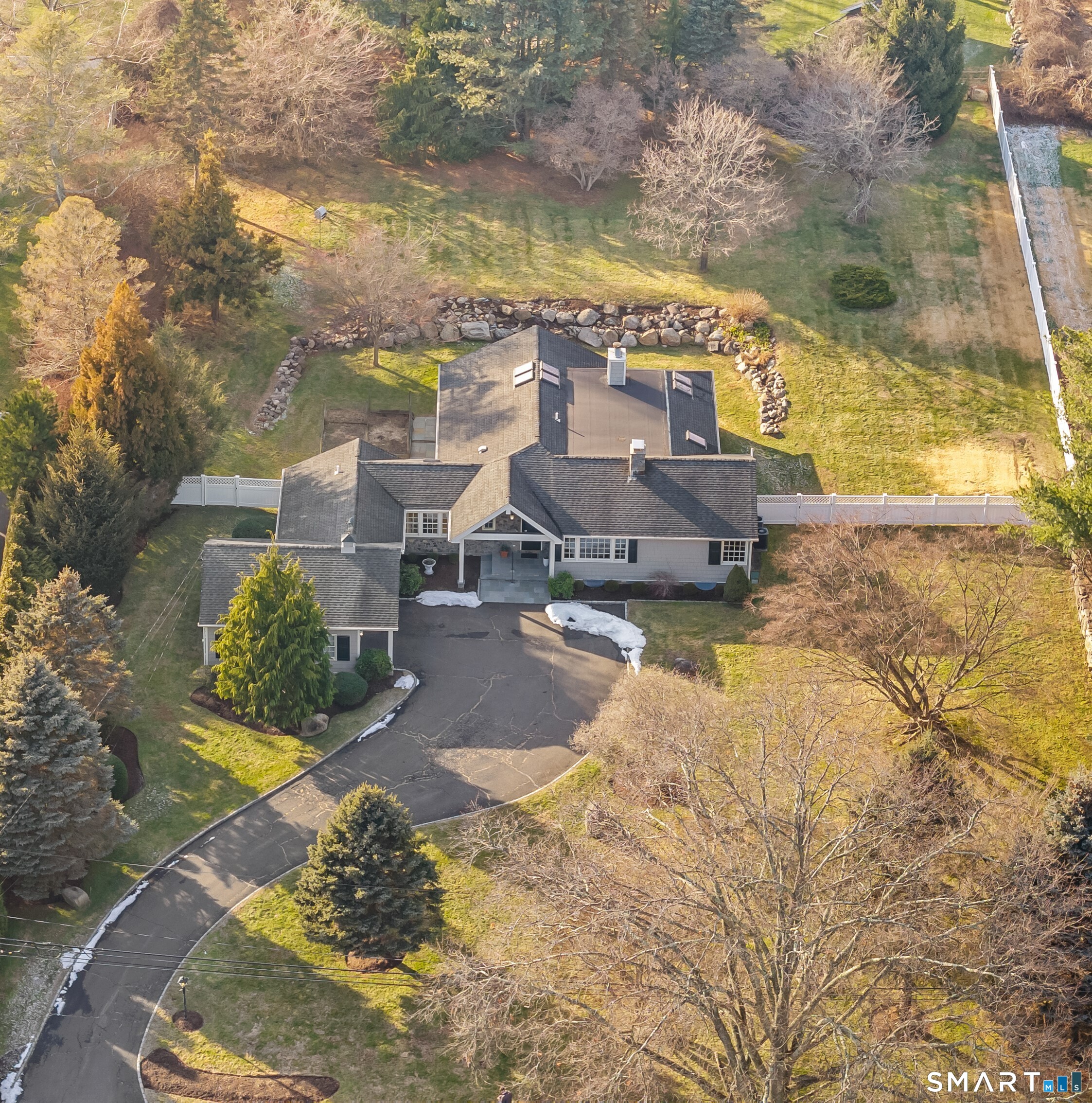 Welcome to fabulous 36 MacArthur Lane!