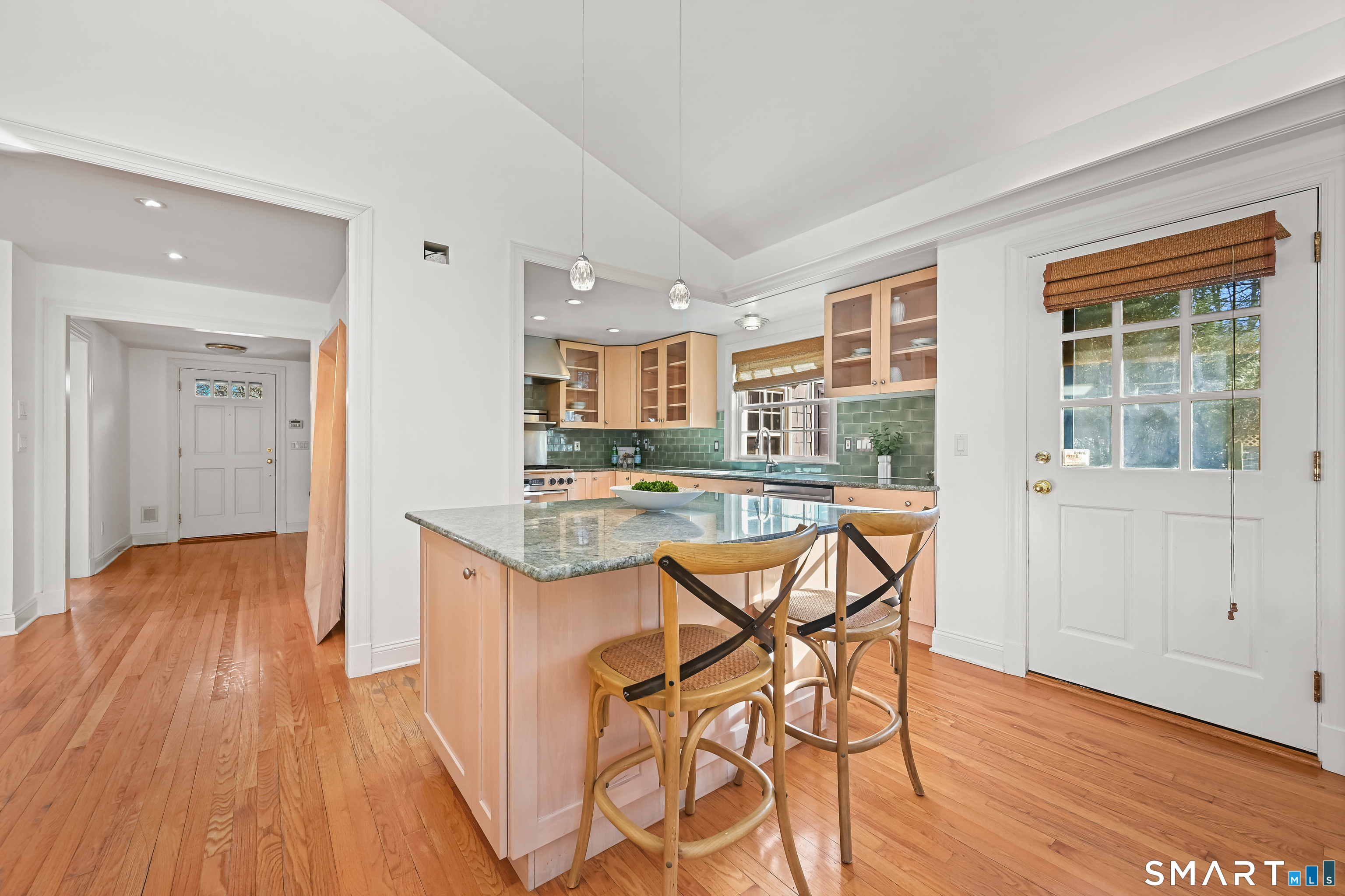 36 MacArthur Lane Stamford, CT 06902 - Photo 12 of 40 Kitchen Island