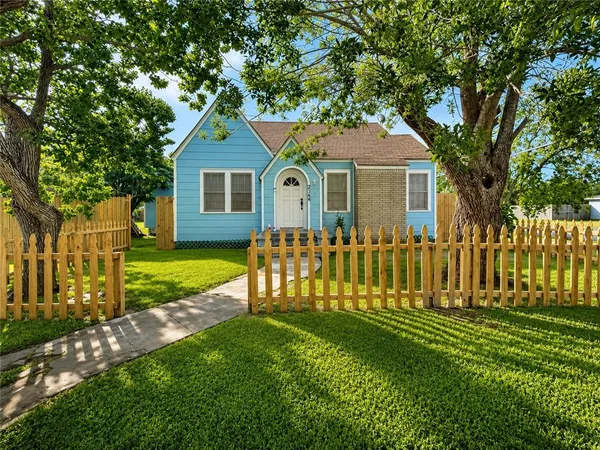 $200,000 | 2764 Houston Avenue, Ingleside, TX 78362