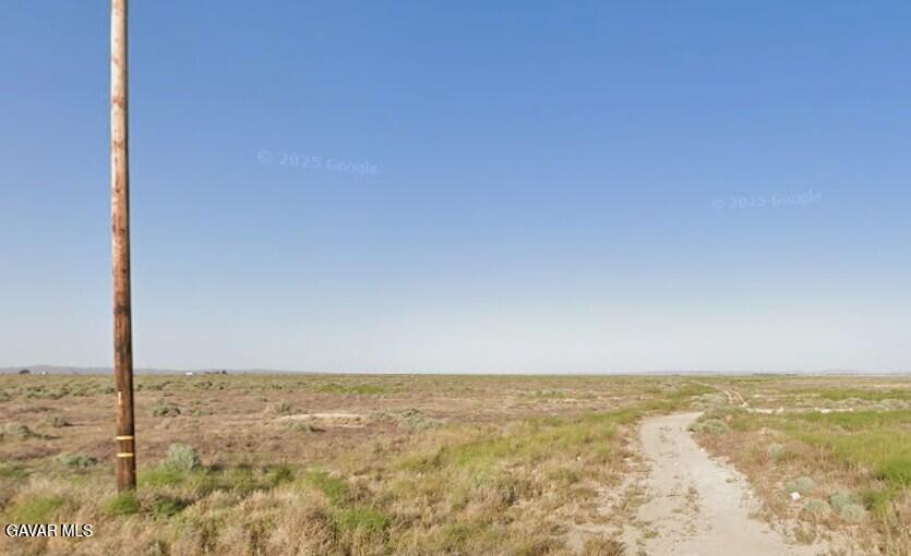 D6 & 60 Street West Lancaster, CA 93536 - Photo 4 of 13 3201004072 road to the lot (D8)