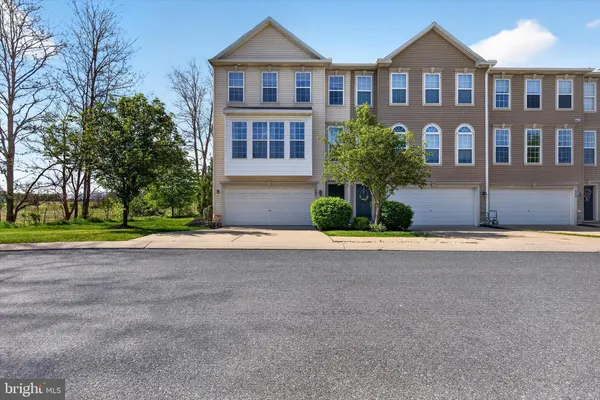 $372,900 | 407 Brook Meadow Drive, Mechanicsburg, PA 17050