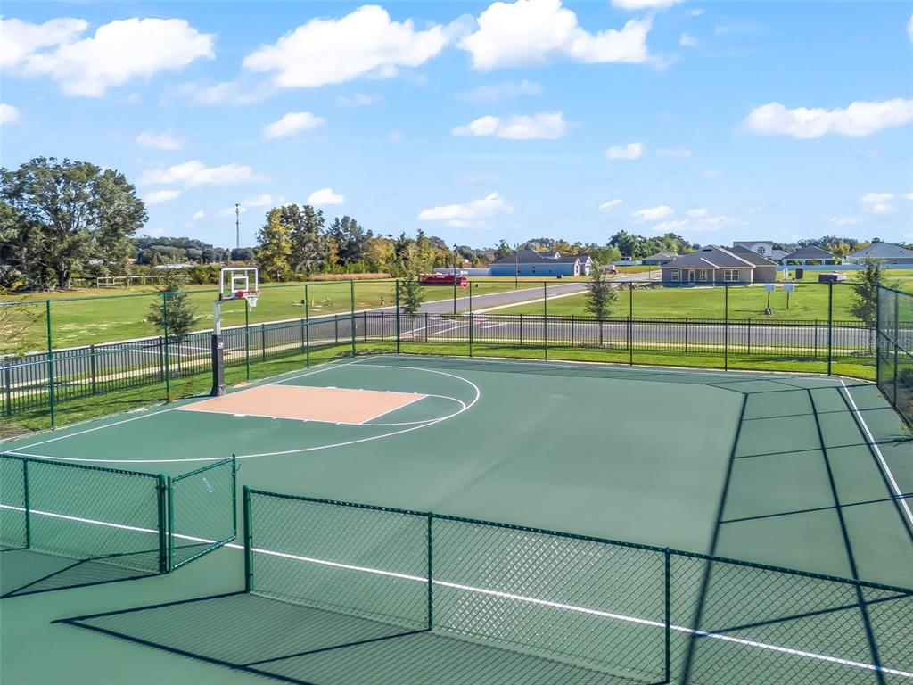 3 Northeast 125th Loop Oxford, FL 34484 - Photo 5 of 10 a view of a tennis ground with large trees
