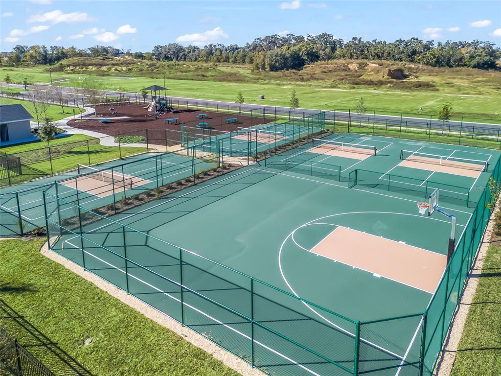 3 Northeast 125th Loop Oxford, FL 34484 - Photo 6 of 10 a view of a swimming pool with a patio