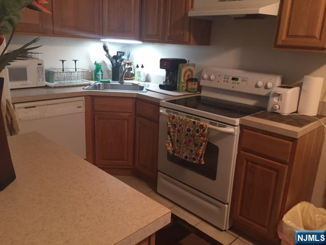 77 Liberty Street, Unit 33 Little Ferry, NJ 07643 - Photo 3 of 11
