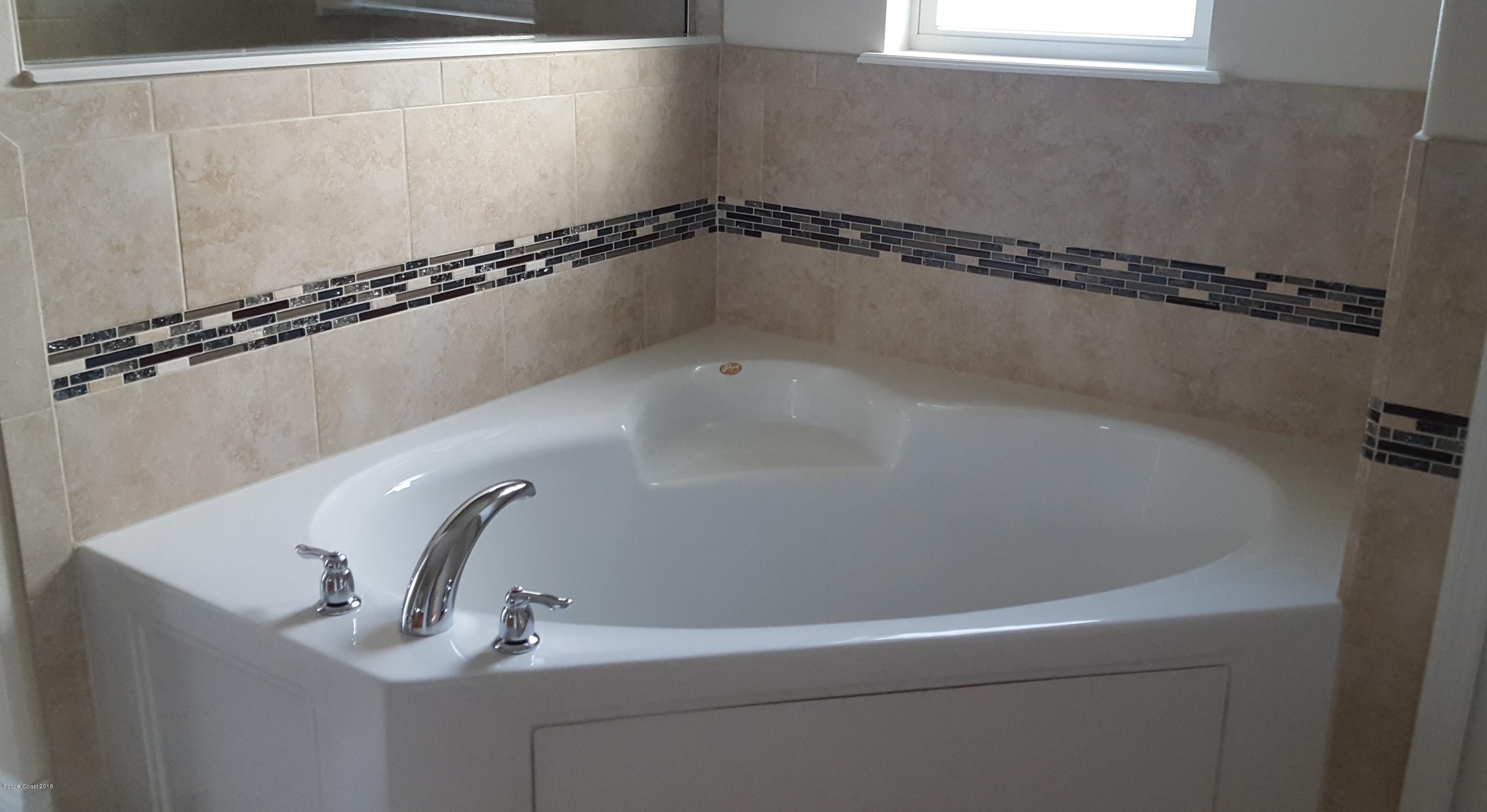 1111 Commerce Road Southeast Palm Bay, FL 32909 - Photo 9 of 12 garden tub