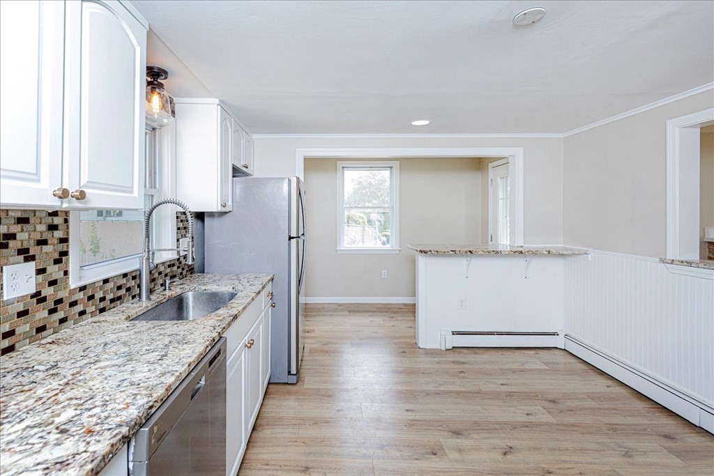 28 Durham Road Dedham, MA 02026 - Photo 6 of 30 Gallery Image 6