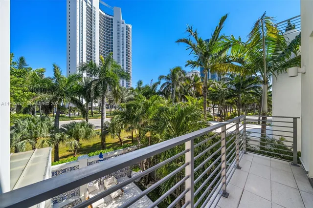 $17,950 | 18935 Atlantic Boulevard, Sunny Isles Beach, FL 33160