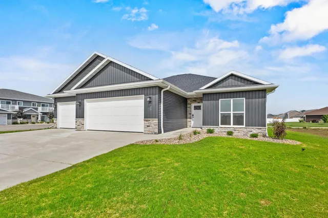 $425,900 | 733 Tambour Court, Unit 10, De Pere, WI 54115