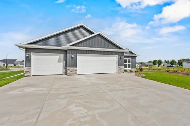 $425,900 | 733 Tambour Court, Unit 10, De Pere, WI 54115