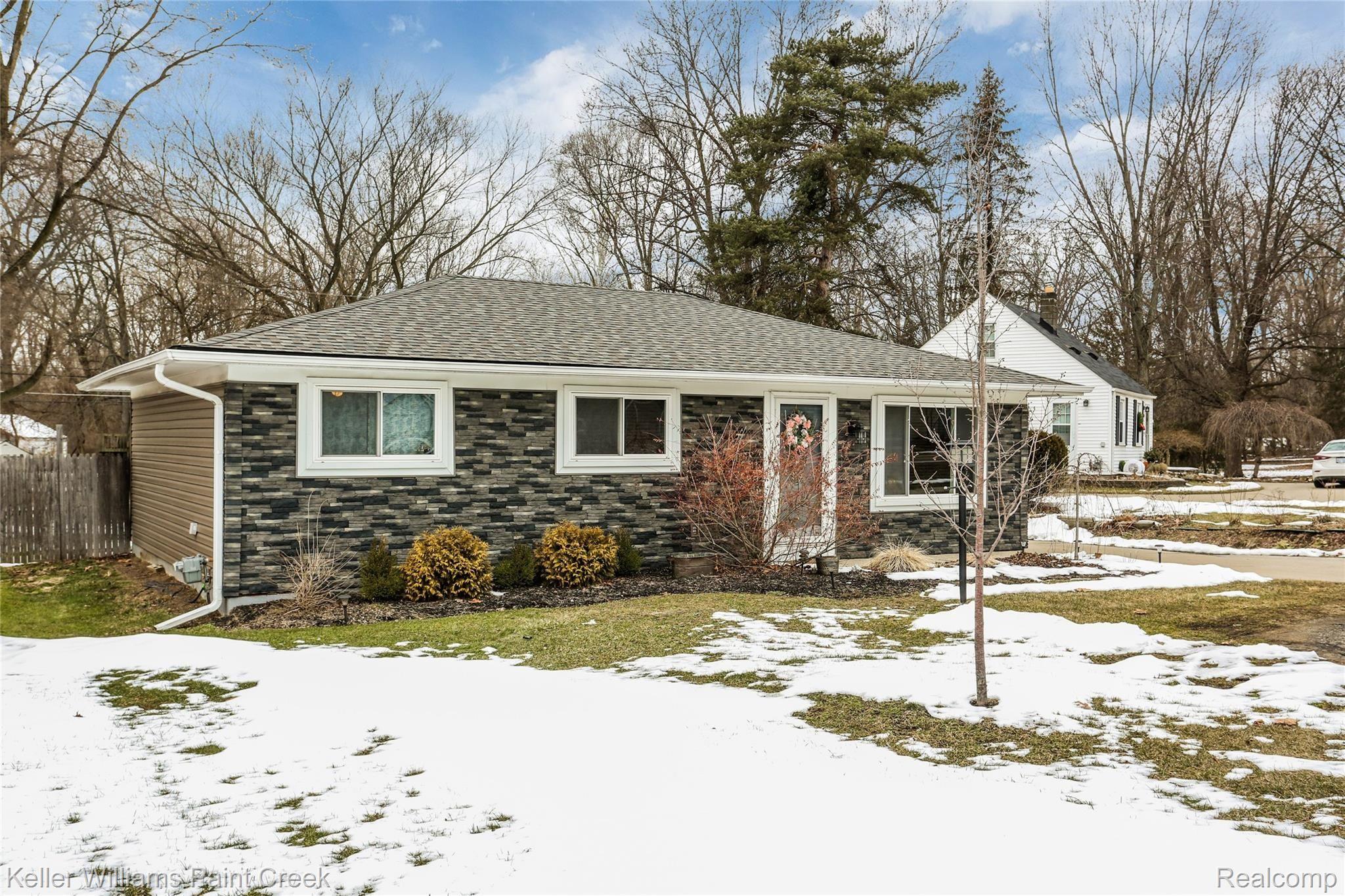 47885 Shelby Road Utica, MI 48317 - Photo 2 of 19 Front