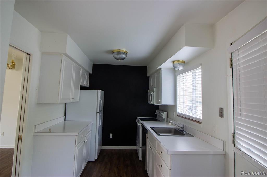 417 Miller Avenue Rochester, MI 48307 - Photo 4 of 10