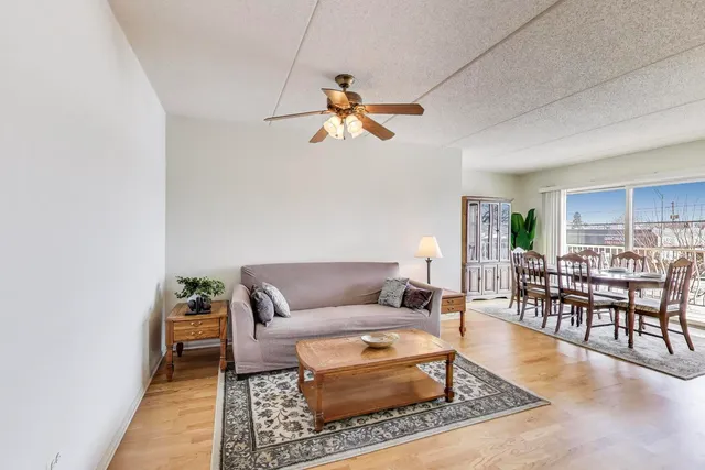 $200,000 | 4534 North Cumberland Avenue, Unit 101, Chicago, IL 60656