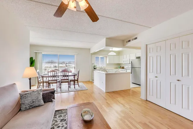 $200,000 | 4534 North Cumberland Avenue, Unit 101, Chicago, IL 60656