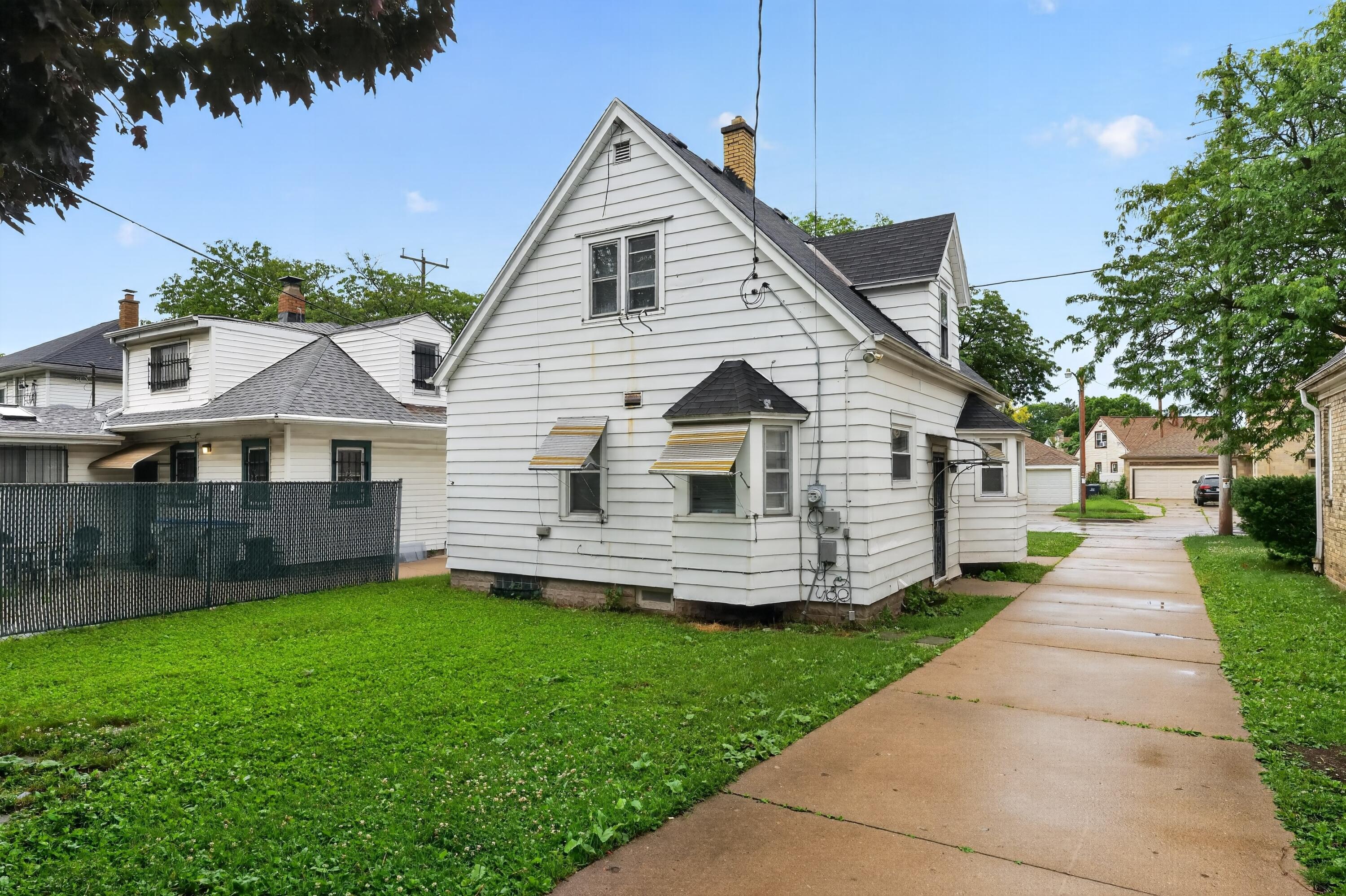 4109 North 39th Street Milwaukee, WI 53216 - Photo 34 of 37 08_4109_N_39th_St-Exterior-8831