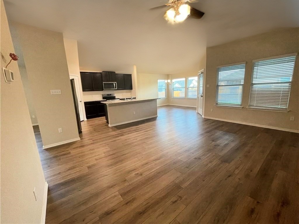 192 Beth Ann Loop Taylor, TX 76574 - Photo 6 of 16