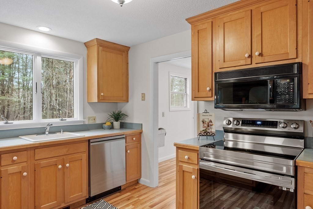 180 Stow Road Boxborough, MA 01719 - Photo 4 of 40