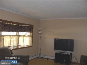2810 Nestling Road Philadelphia, PA 19154 - Photo 4 of 9 Living Room