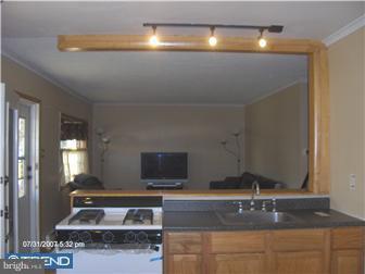 2810 Nestling Road Philadelphia, PA 19154 - Photo 5 of 9 Bathroom