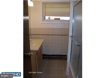 2810 Nestling Road Philadelphia, PA 19154 - Photo 7 of 9 Bathroom