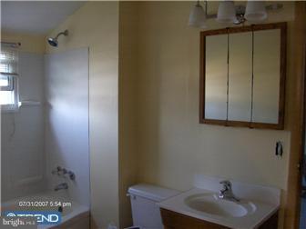 2810 Nestling Road Philadelphia, PA 19154 - Photo 8 of 9 Bathroom