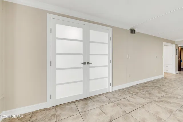 an empty room with closet