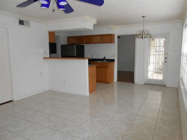 $1,600 | 2750 Holly Hall Street, Unit 1412, Houston, TX 77054