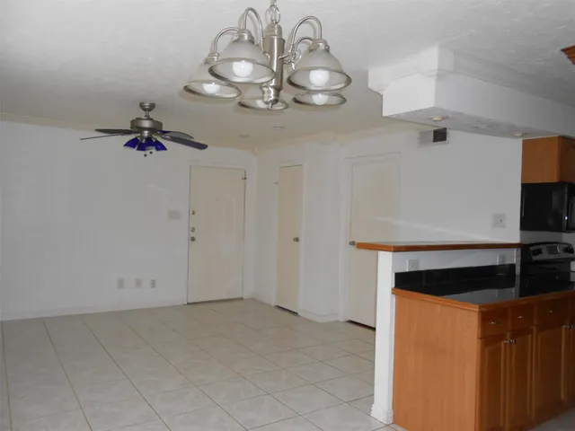 $1,600 | 2750 Holly Hall Street, Unit 1412, Houston, TX 77054