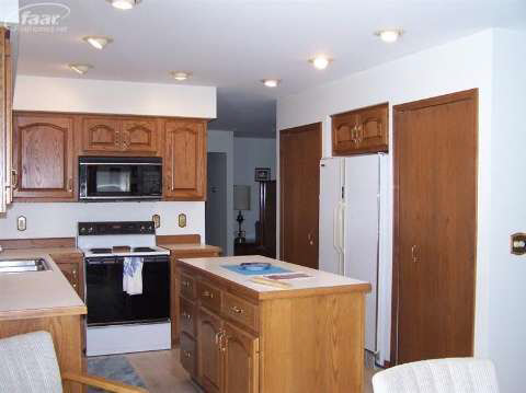 4162 Cullen Road Fenton, MI 48430 - Photo 7 of 24 20394382-6.JPG