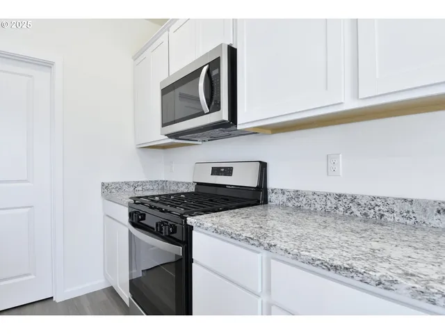 $469,900 | 3990 Southwest Duniway Lane, Gresham, OR 97080