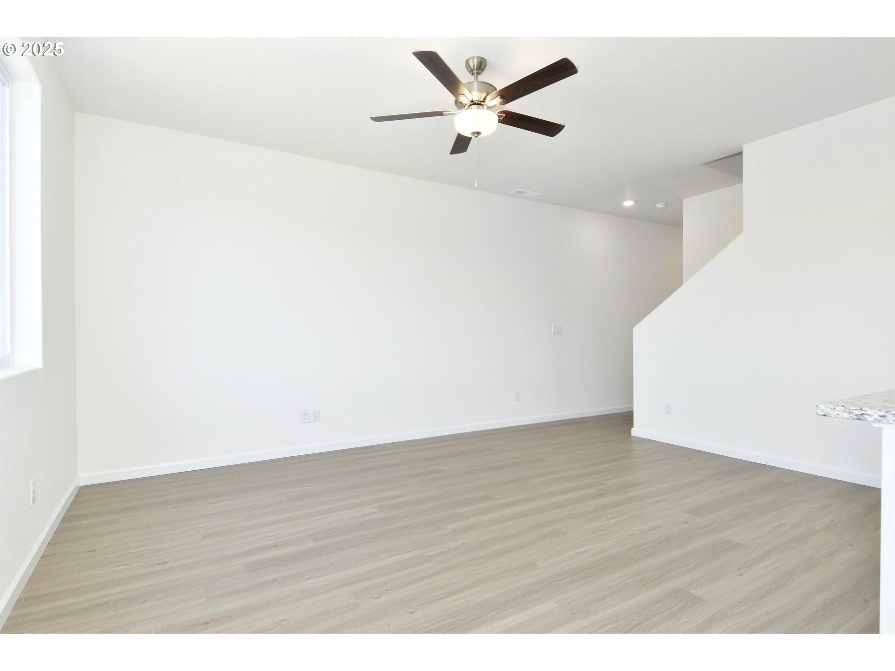 3990 Southwest Duniway Lane Gresham, OR 97080 - Photo 6 of 20 a view of an empty room