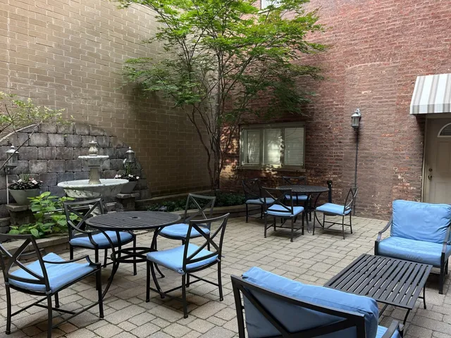 $485,000 | 818 North Dearborn Street, Unit 1R, Chicago, IL 60610