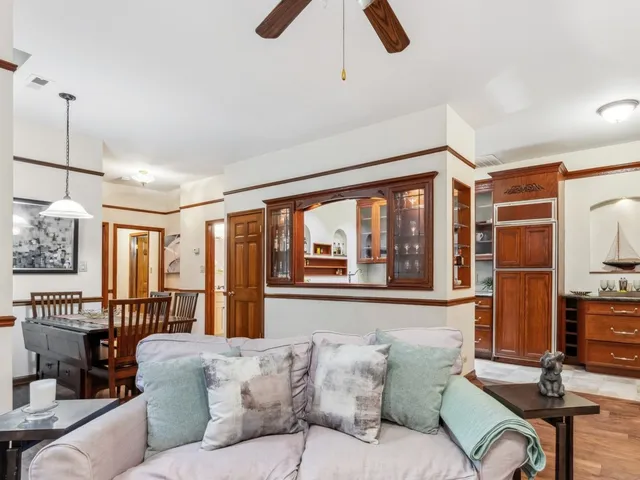 $485,000 | 818 North Dearborn Street, Unit 1R, Chicago, IL 60610