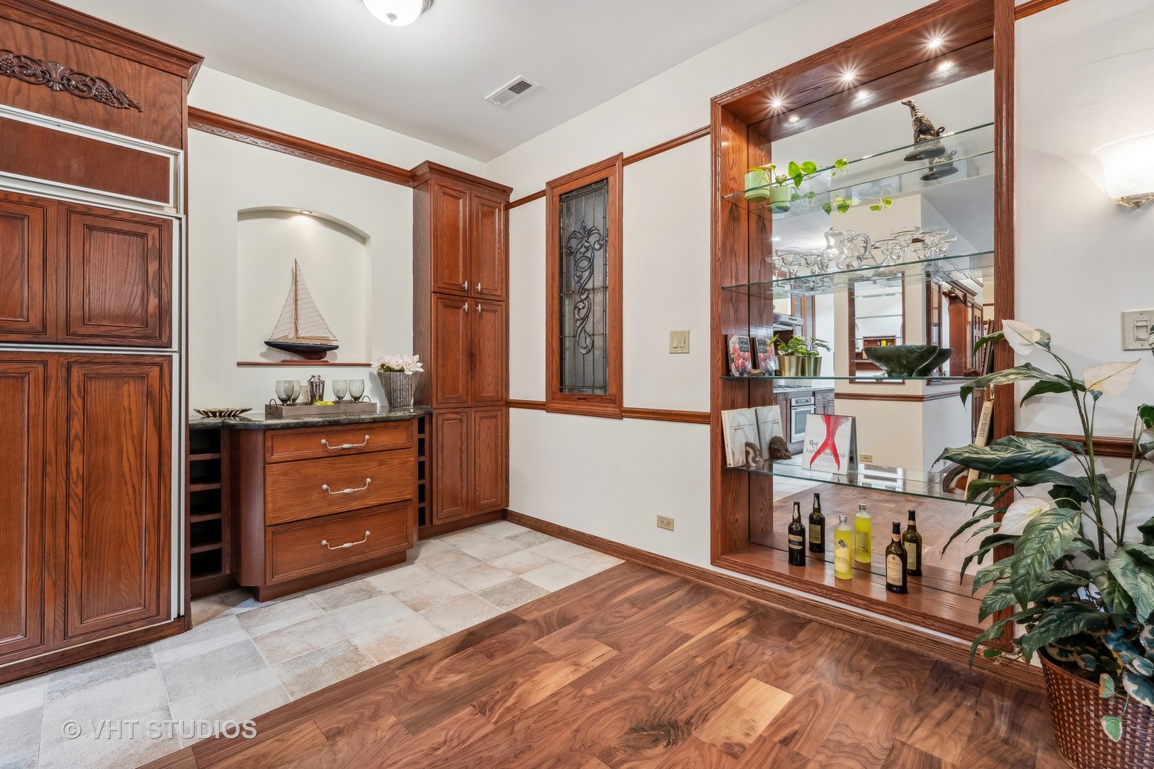 818 North Dearborn Street, Unit 1R Chicago, IL 60610 - Photo 5 of 18