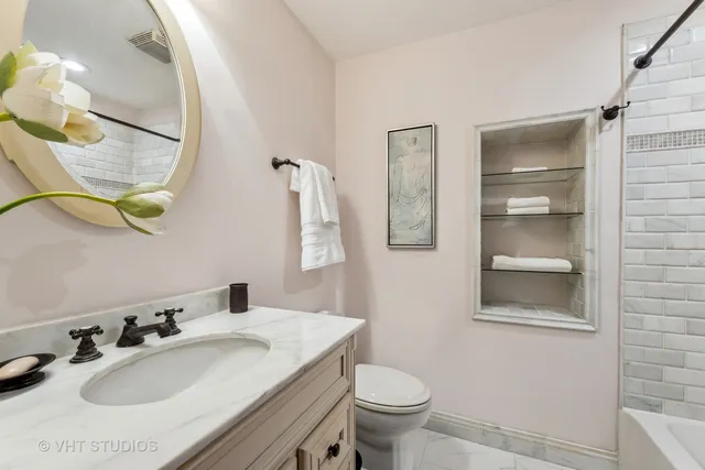 $485,000 | 818 North Dearborn Street, Unit 1R, Chicago, IL 60610