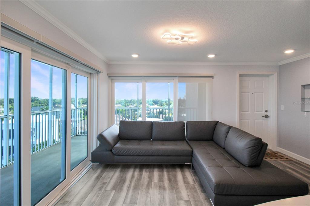 633 Alhambra Road, Unit 701 Venice, FL 34285 - Photo 10 of 55 Gallery Image 10