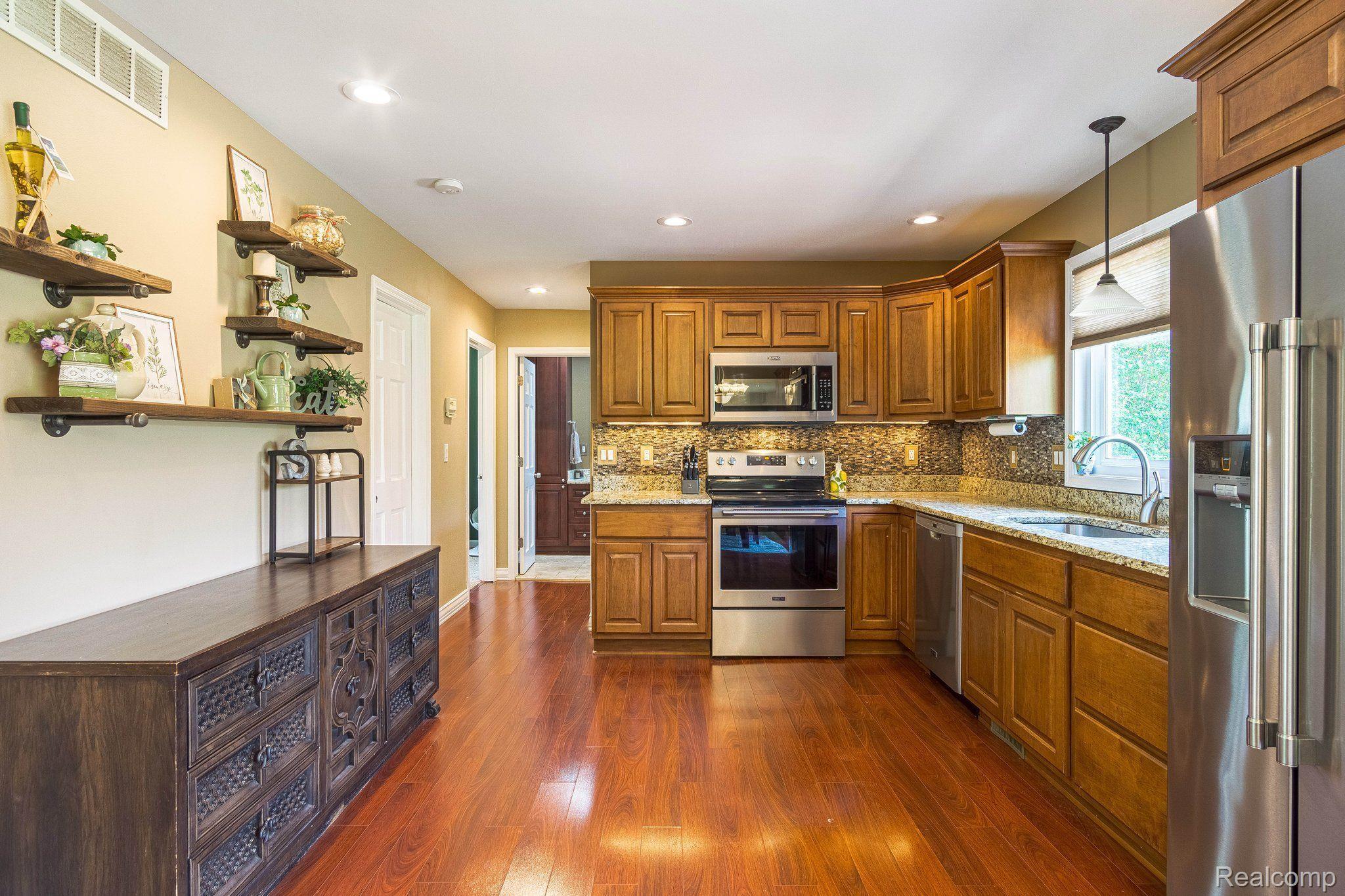 45315 Deneweth Road Macomb, MI 48042 - Photo 13 of 33 Gallery Image 13