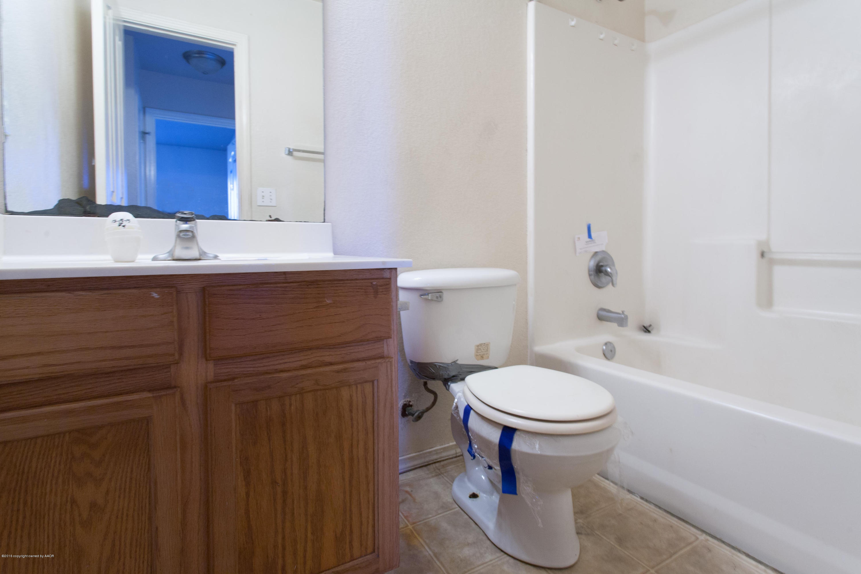 4810 Mammoth Lane Amarillo, TX 79110 - Photo 11 of 14 a bathroom with a sink toilet and a bathtub