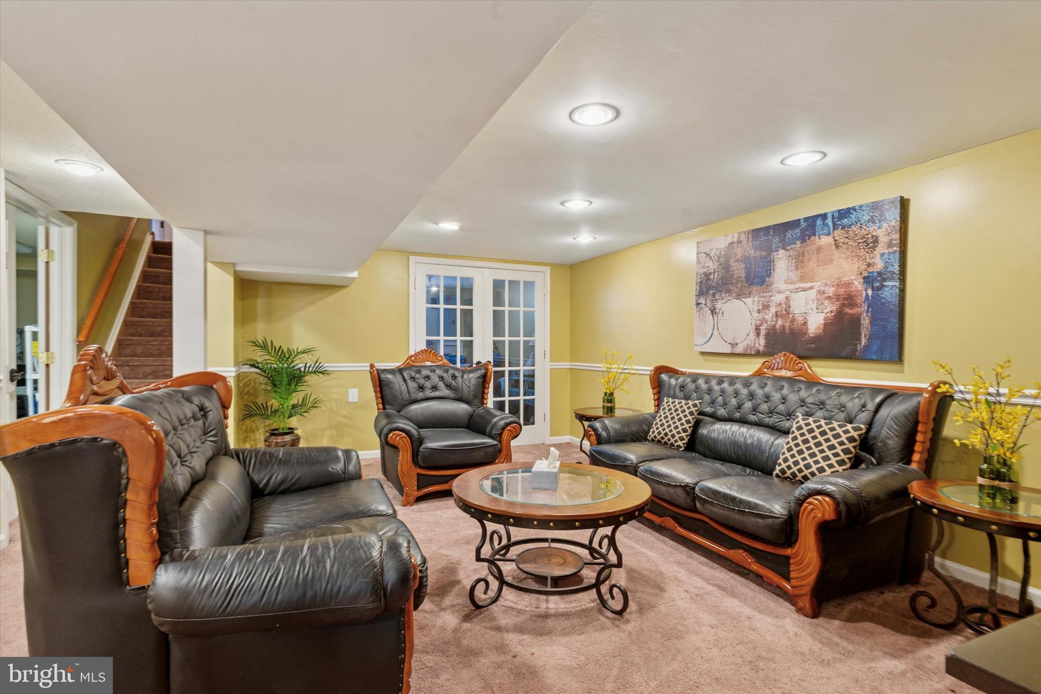 29 Harkfort Road Newark, DE 19702 - Photo 13 of 25 a living room with furniture and a large window